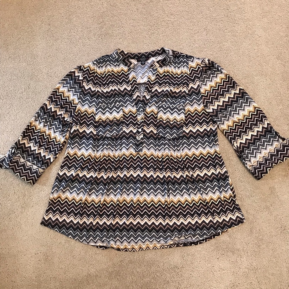 Cocomo Henley Georgette Swing Top Size 2X Tan Grey Easy Care Travel Office